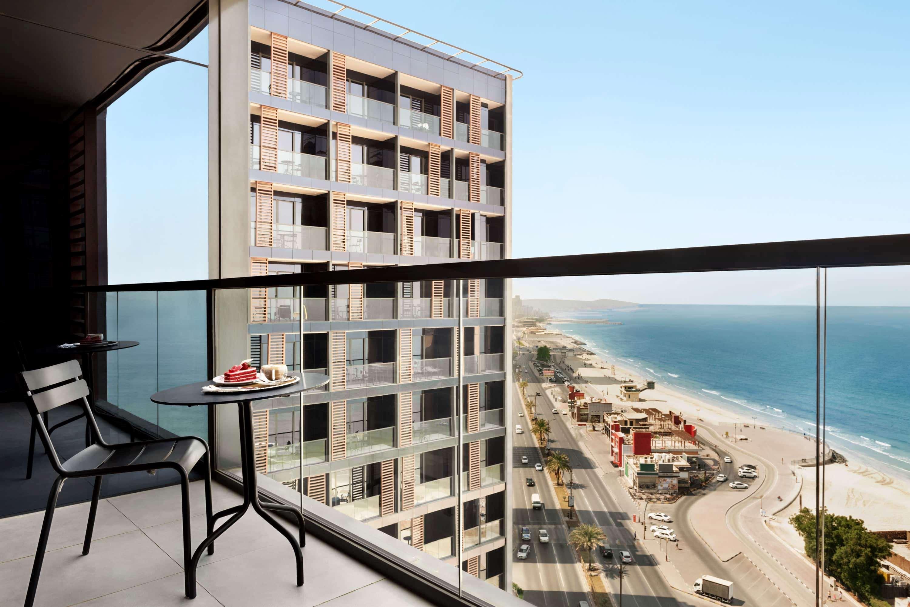 Wyndham Garden Ajman Corniche Hotel Exterior photo