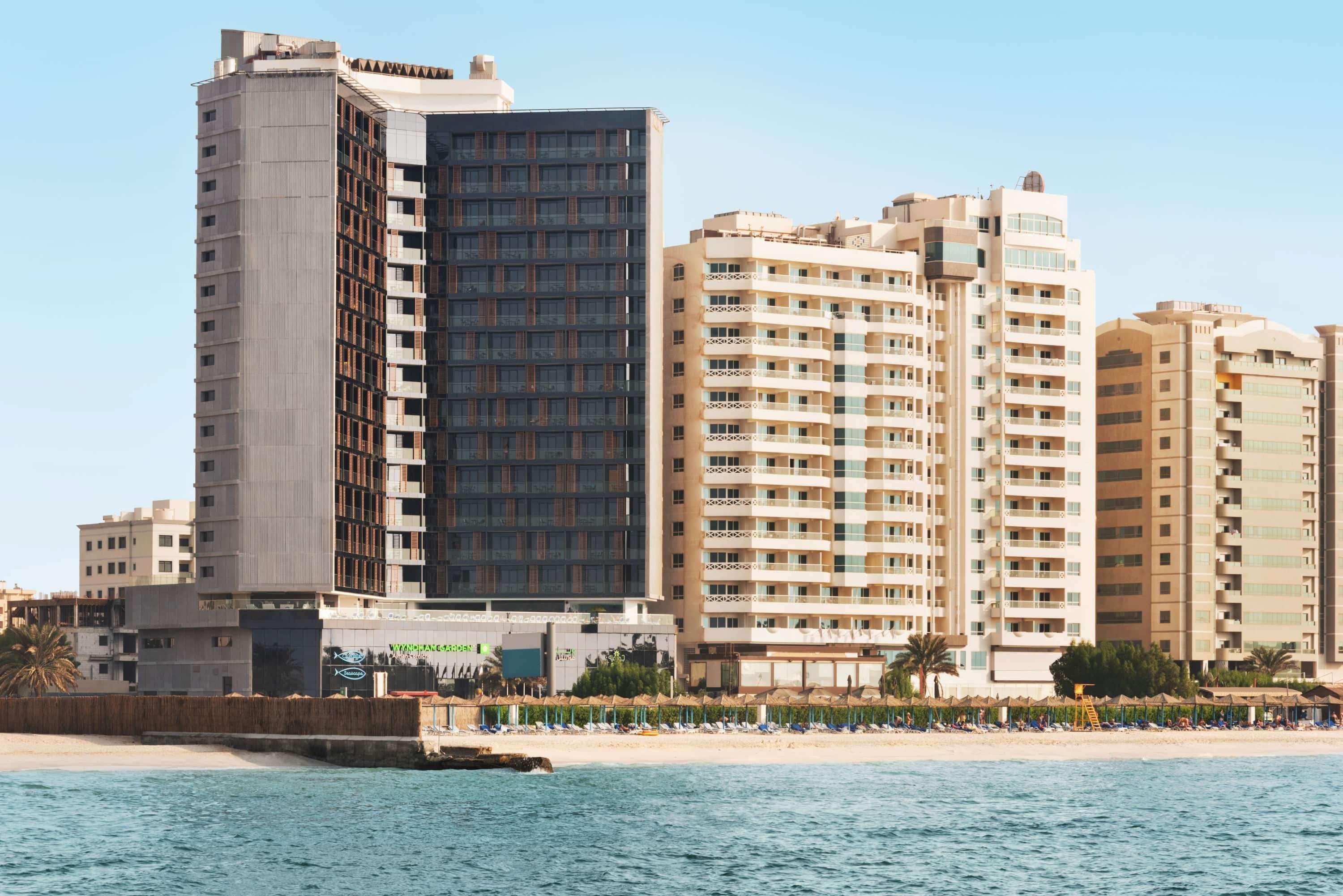 Wyndham Garden Ajman Corniche Hotel Exterior photo